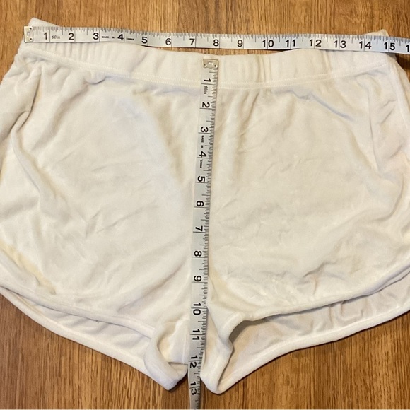 Juicy Couture White Shorts velour y2k - Picture 4 of 7